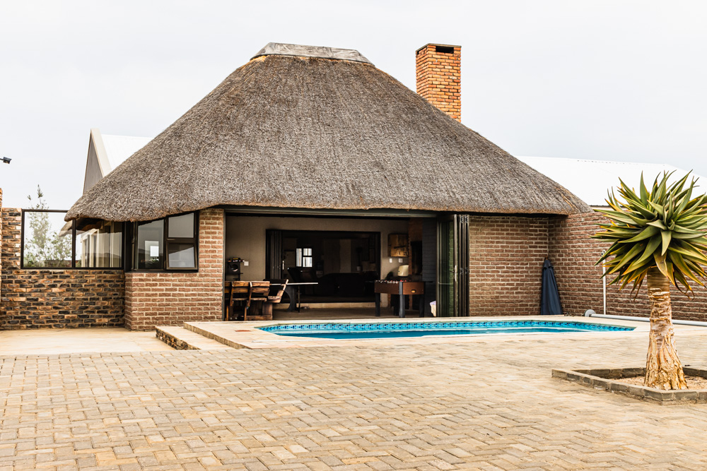 Residence and swimming pool at Plot Frieden Liebe