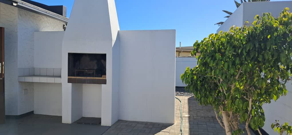 Lumen Street No. 6 outdoor braai area